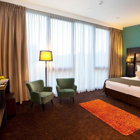 Centro Hotel Ayun Koln Bagian luar foto