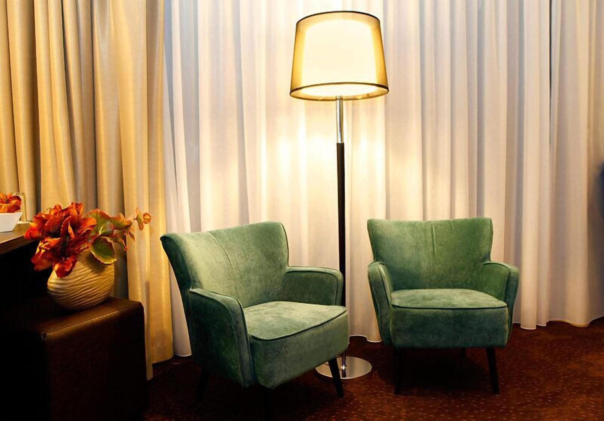 Centro Hotel Ayun Koln Bagian luar foto