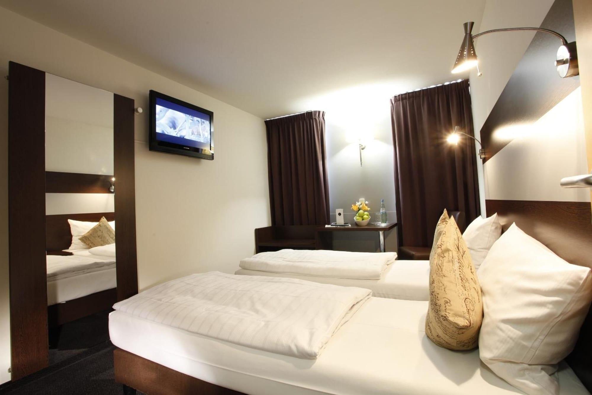 Centro Hotel Ayun Koln Bagian luar foto