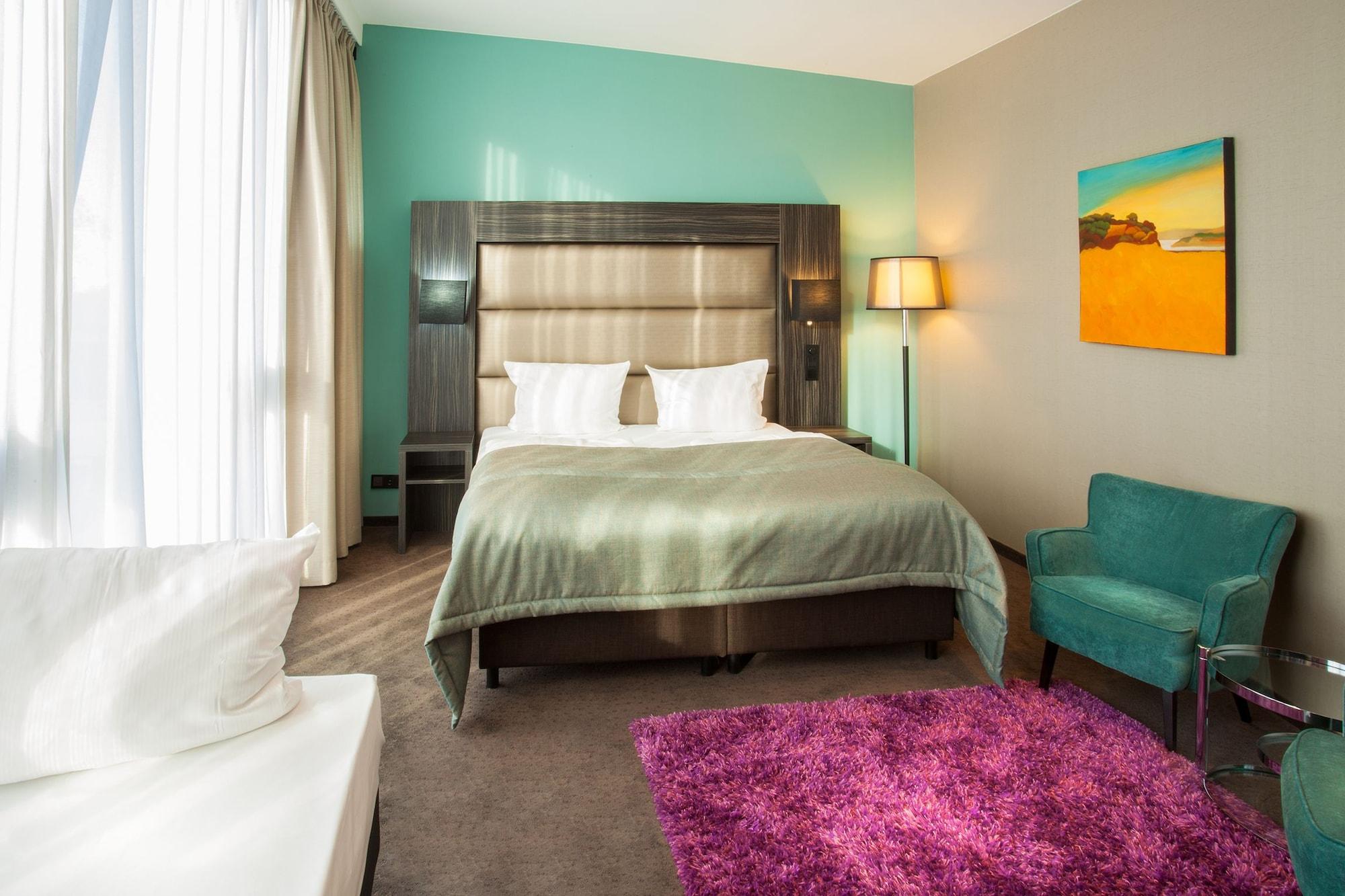 Centro Hotel Ayun Koln Bagian luar foto