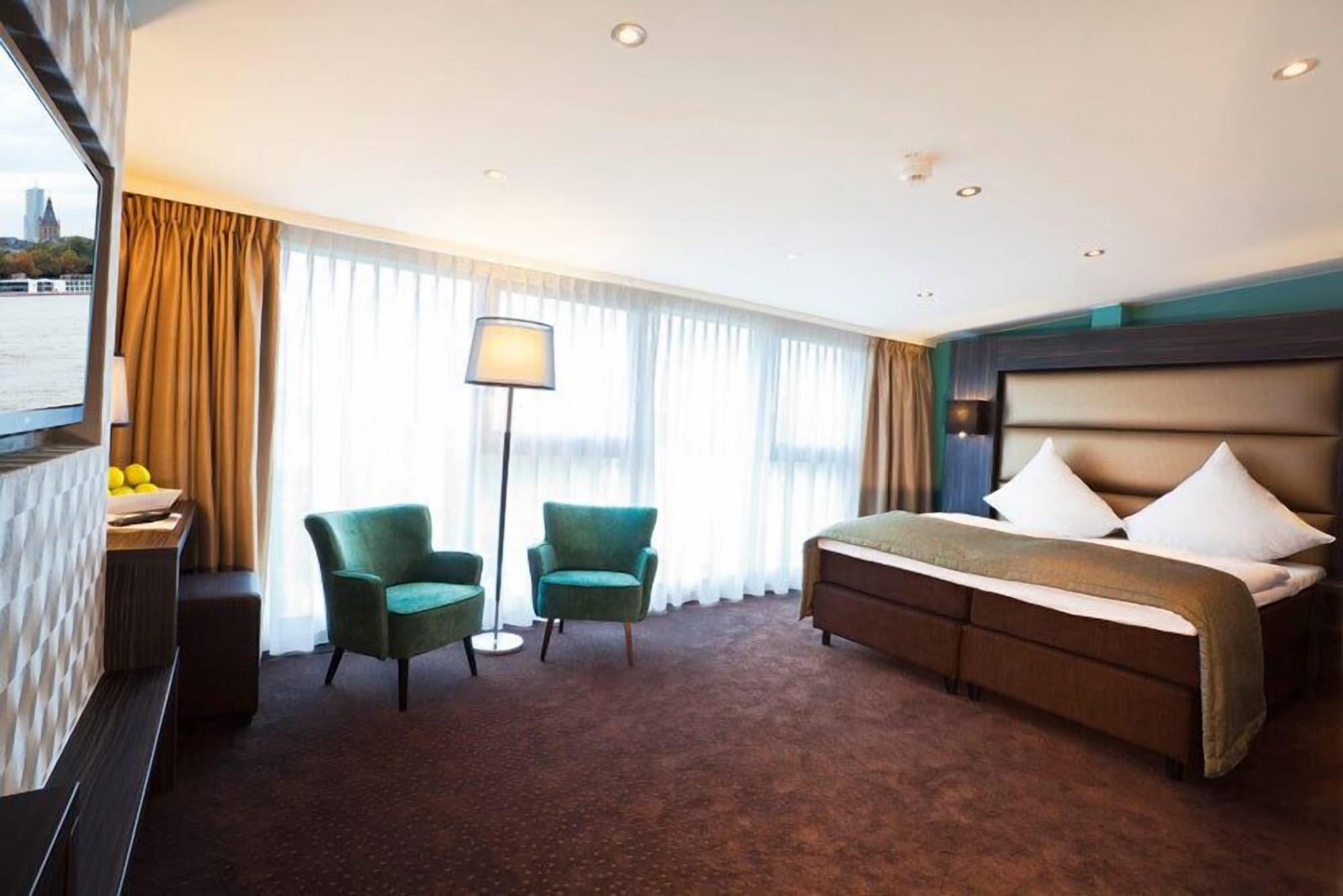Centro Hotel Ayun Koln Bagian luar foto
