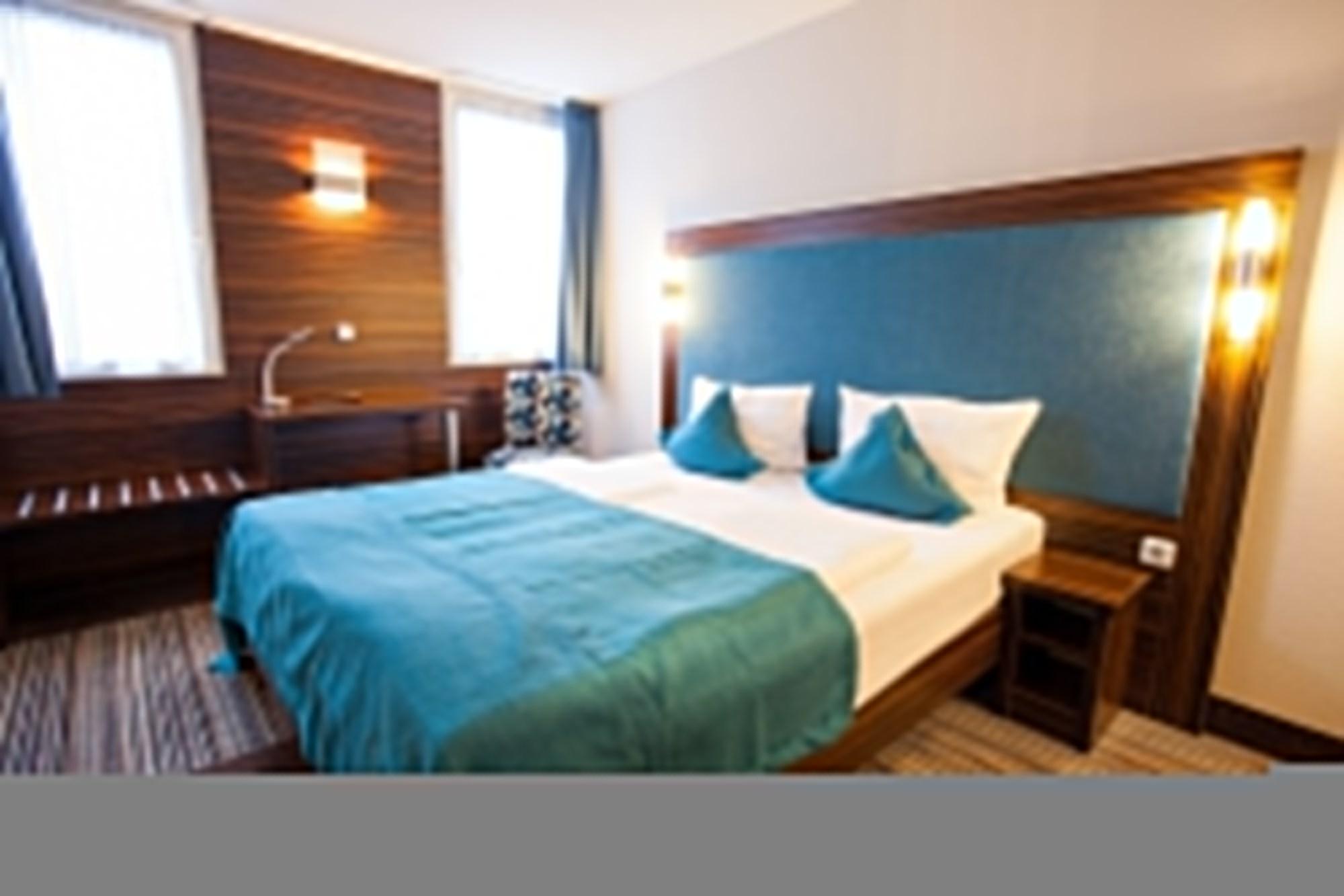 Centro Hotel Ayun Koln Bagian luar foto