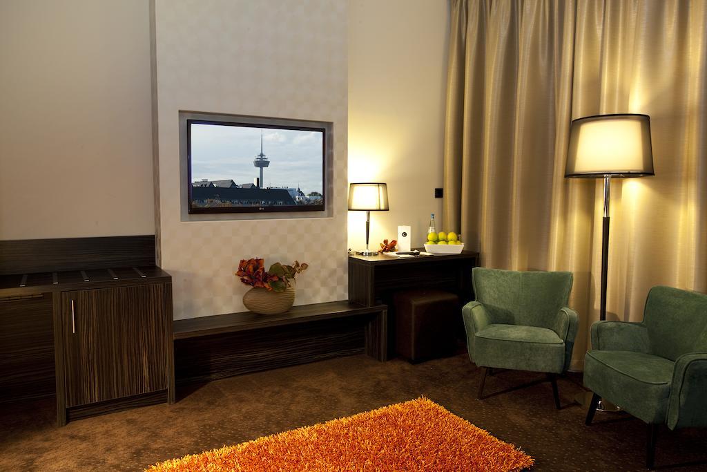 Centro Hotel Ayun Koln Bagian luar foto
