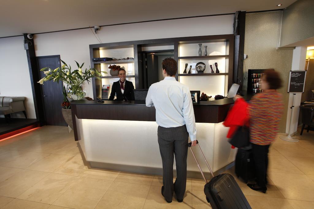 Centro Hotel Ayun Koln Bagian luar foto